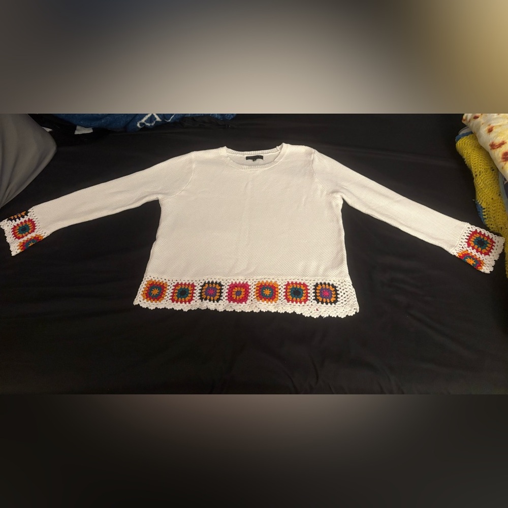 Women’s Joseph A waffle knit like white pullover sweater with granny squares
